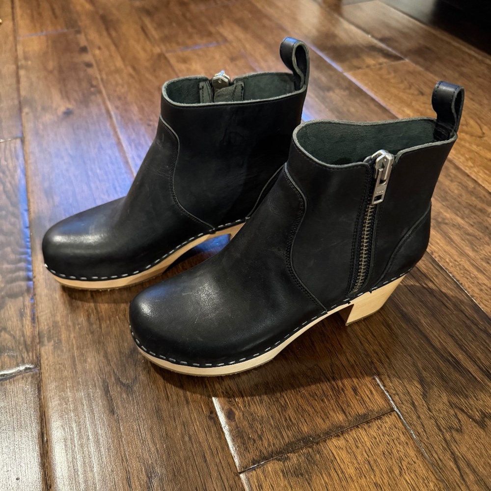 Swedish Hasbeens Black Leather Zip-Emy Ankle Boots Size 8 US